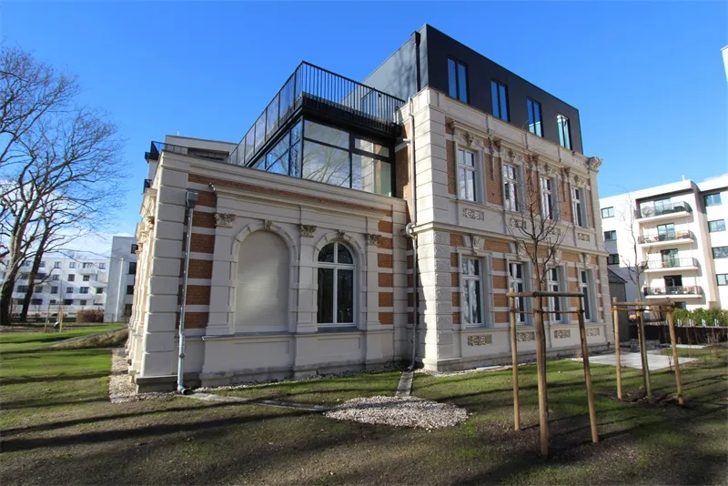 Großzügige 5-Zimmer-Wohnung in ehemaliger Fabrikantenvilla Am Maria-Jankowski-Park! — photo 1